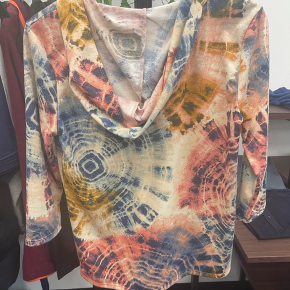 C'est La Vie womens small hooded tie dye shirt - Picture 2 of 3